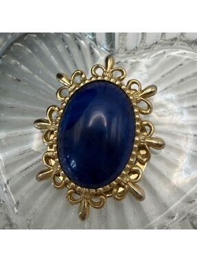Vintage Coventry Canada Rich Blue Marble Cabochon Gold Tone Brooch Signed